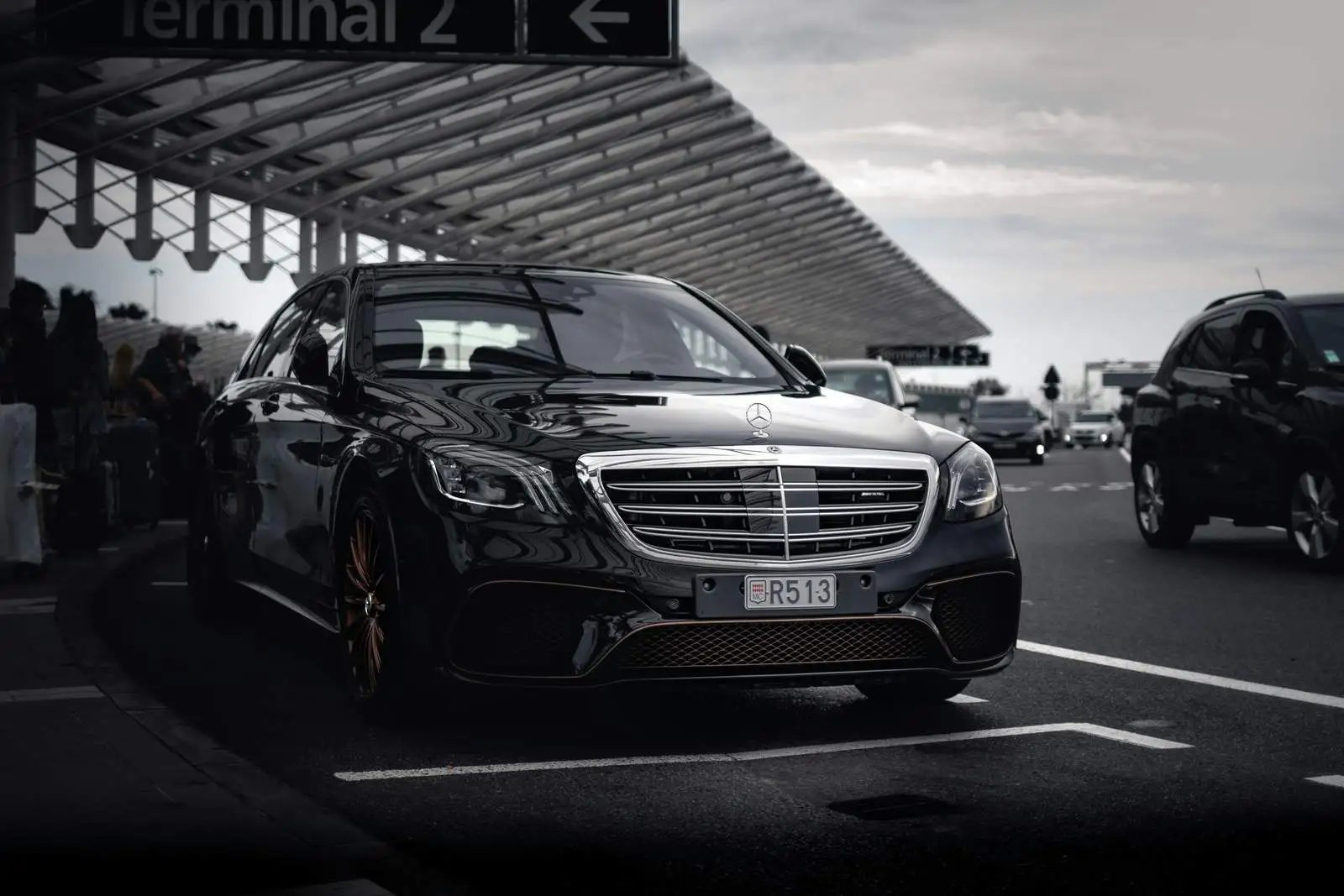 Private aviation concierge and ground transfer service Avis Aero